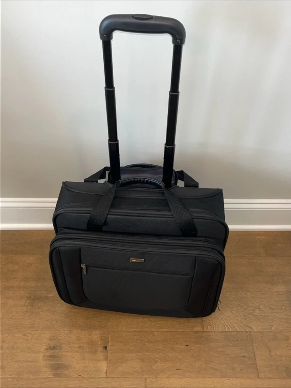 Solo : New York Bryant Rolling Laptop Briefcase / Carry-On Bag VG Condition